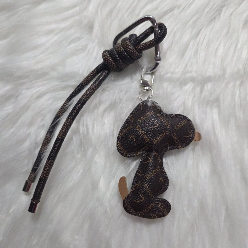 Peanuts Snoopy Faux Leather Keychain - Picture 2 of 7